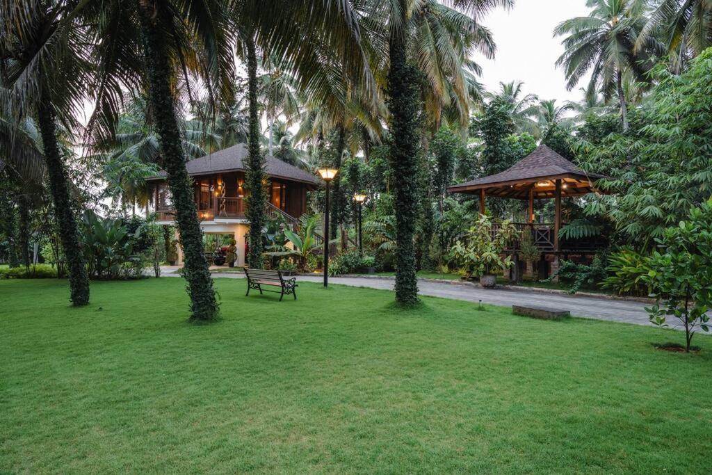 Villa Woods & Palms Pollāchi 外观 照片