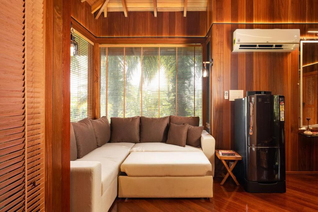 Villa Woods & Palms Pollāchi 外观 照片