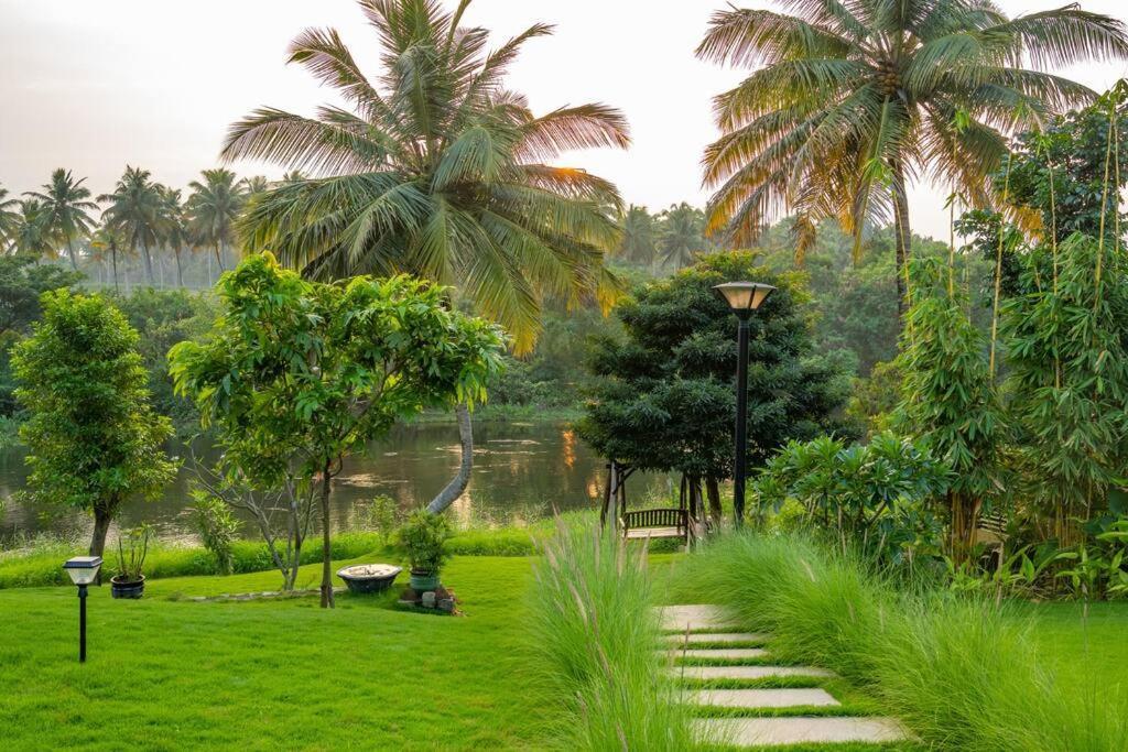 Villa Woods & Palms Pollāchi 外观 照片
