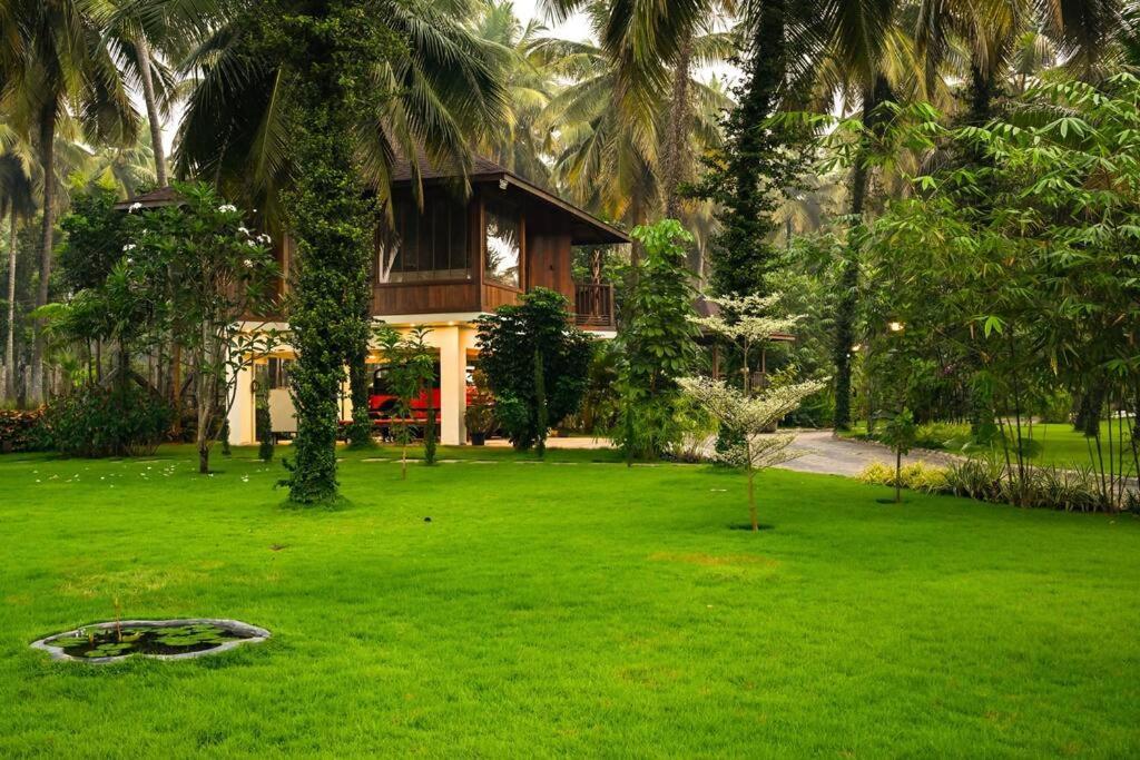 Villa Woods & Palms Pollāchi 外观 照片