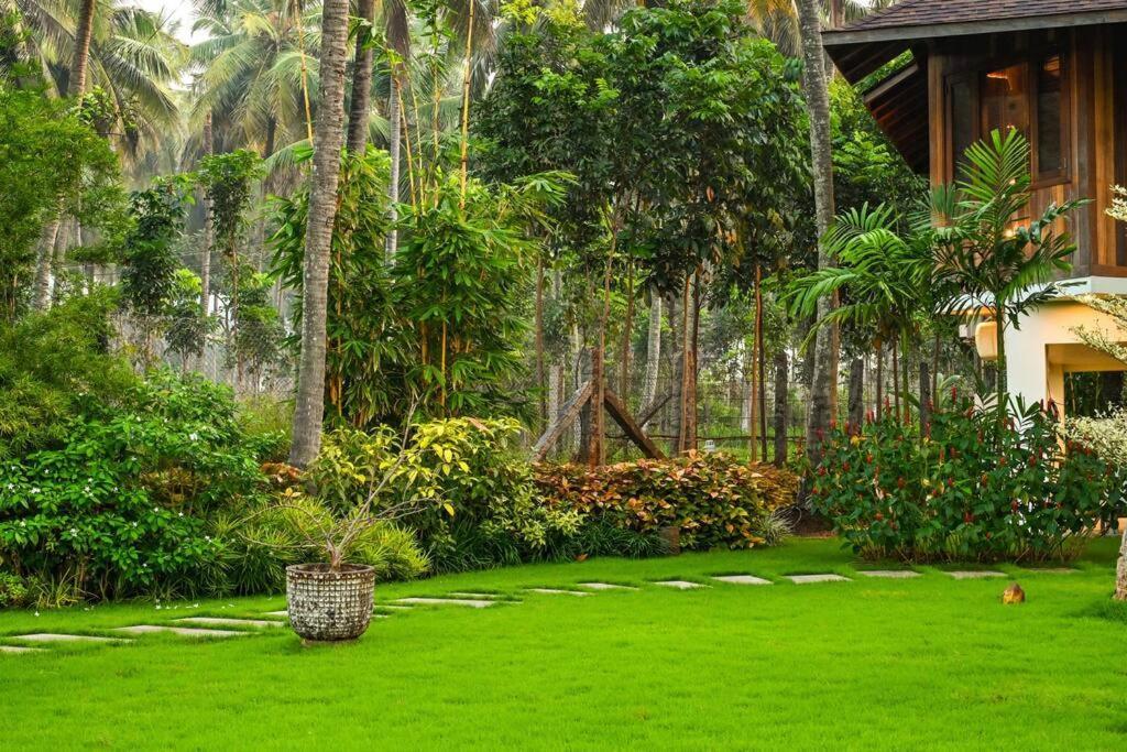 Villa Woods & Palms Pollāchi 外观 照片